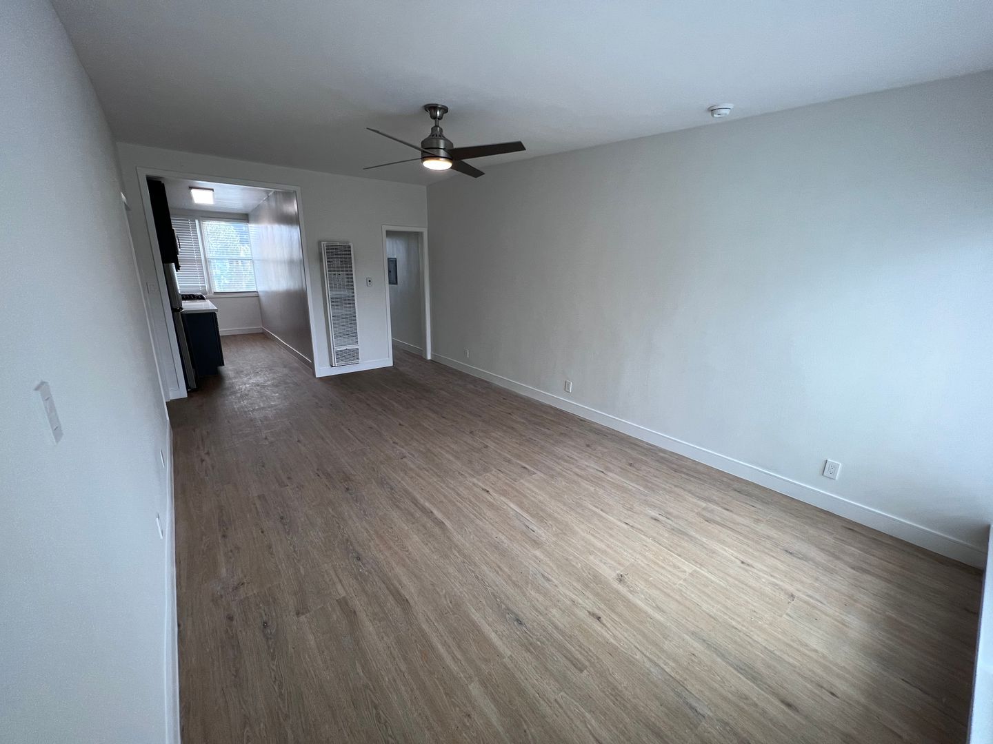 LOS ANGELES Apartment: 11601 GORHAM AVE