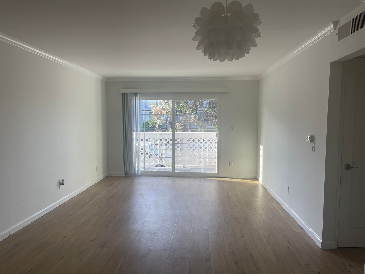 LOS ANGELES Apartment: 10829 PALMS BLVD