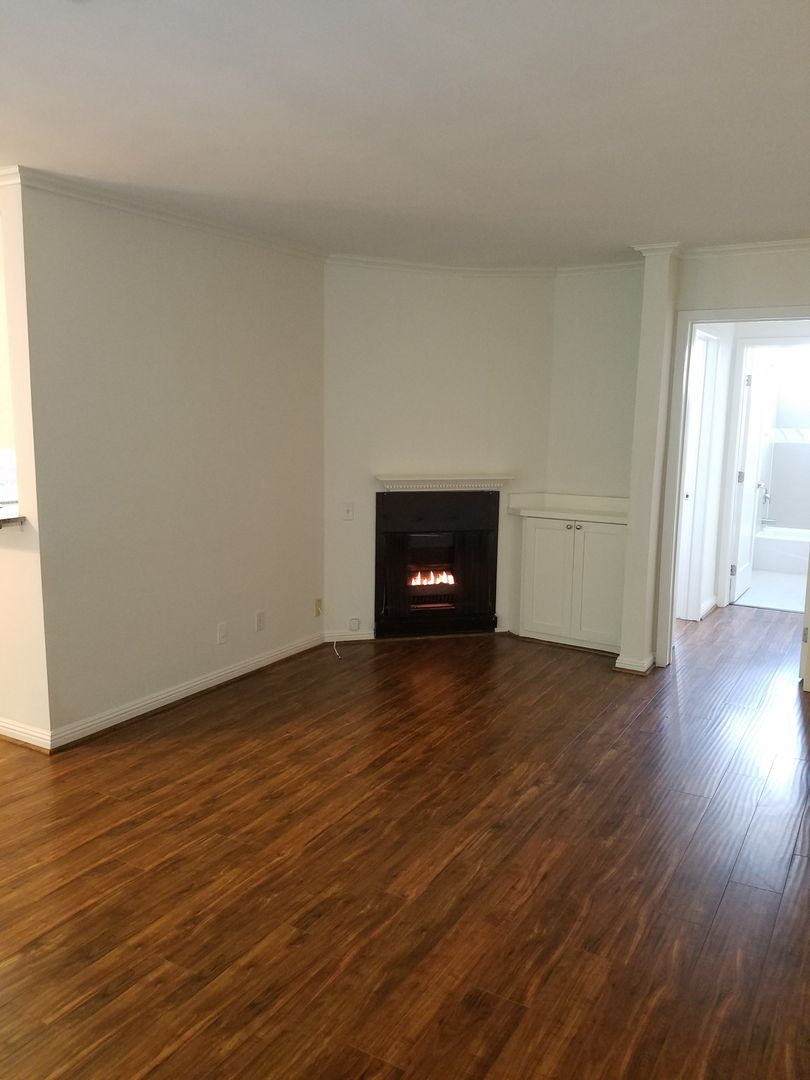 Los Angeles Apartment: 11733 Kiowa Ave