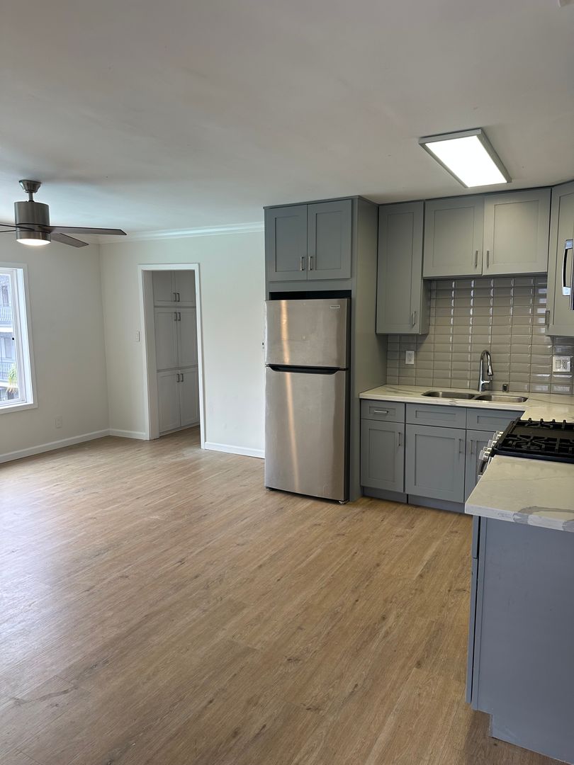 Los Angeles Apartment: 10751 Rose Ave.