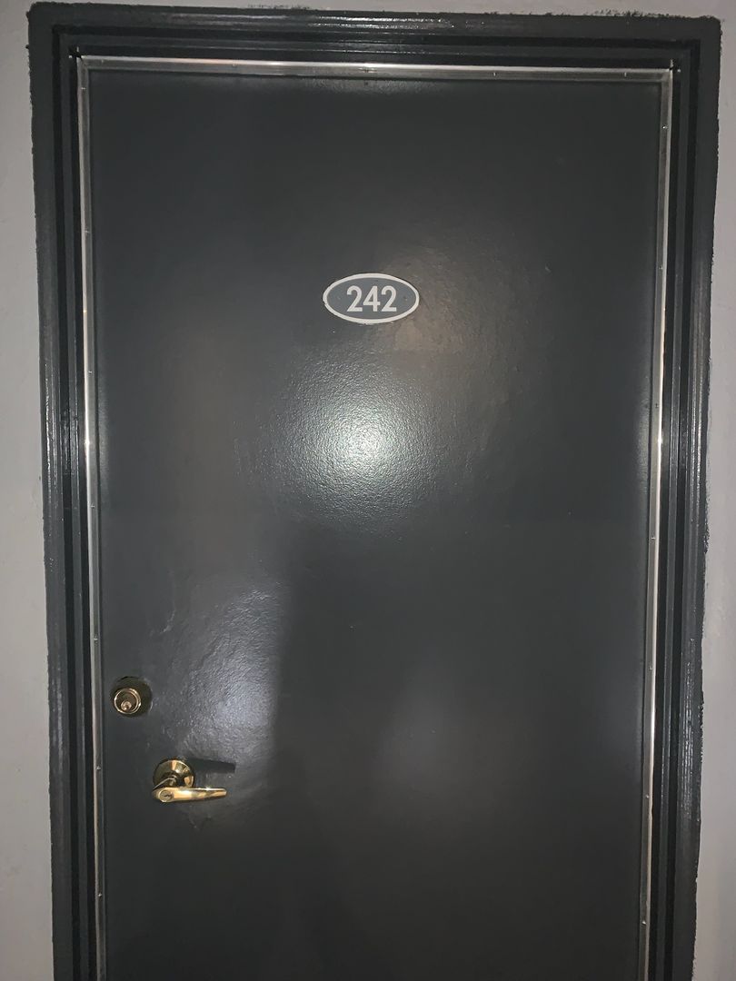 Los Angeles Apartment: 10751 Rose Ave.