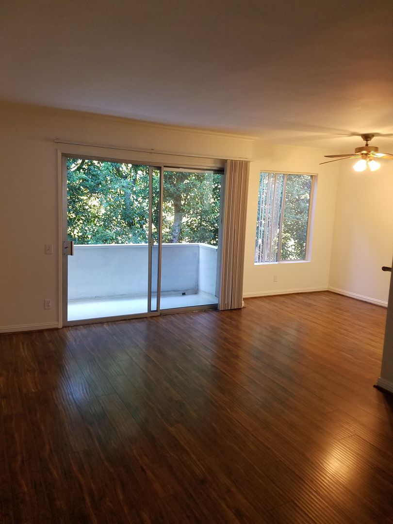 Los Angeles Apartment: 11733 Kiowa Ave