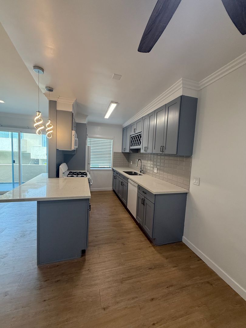 LOS ANGELES Apartment: 11601 GORHAM AVE