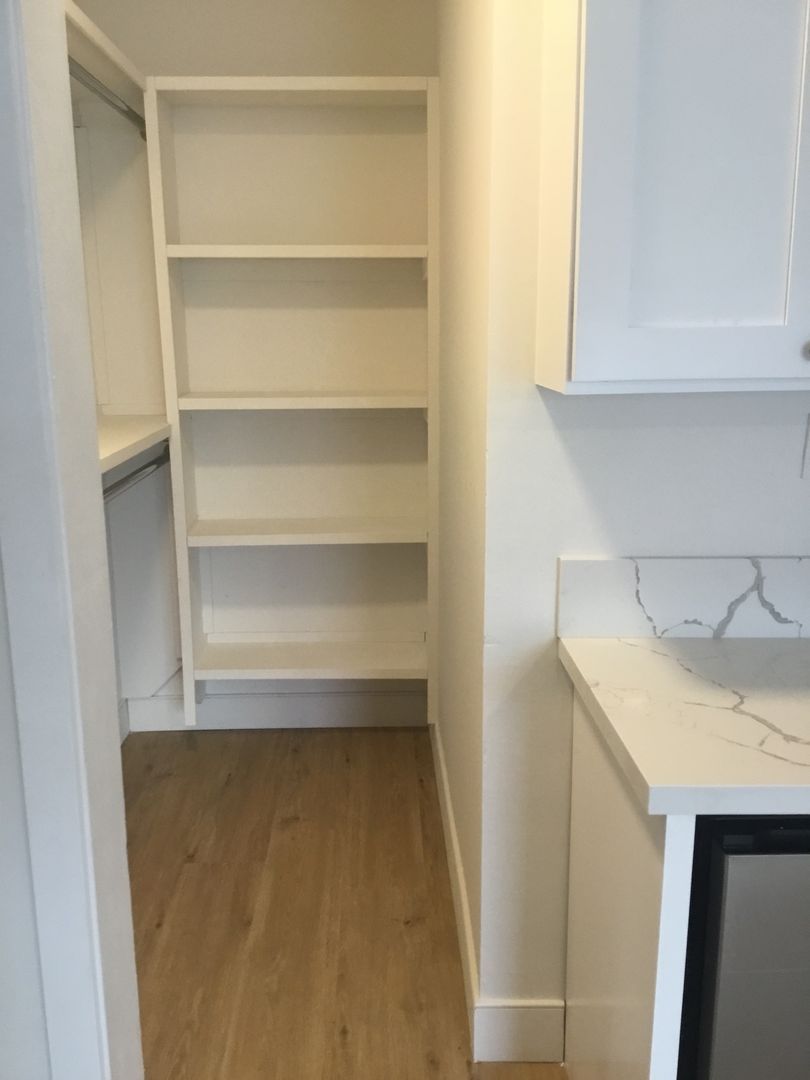 302-BARRY APTS 8 of 10