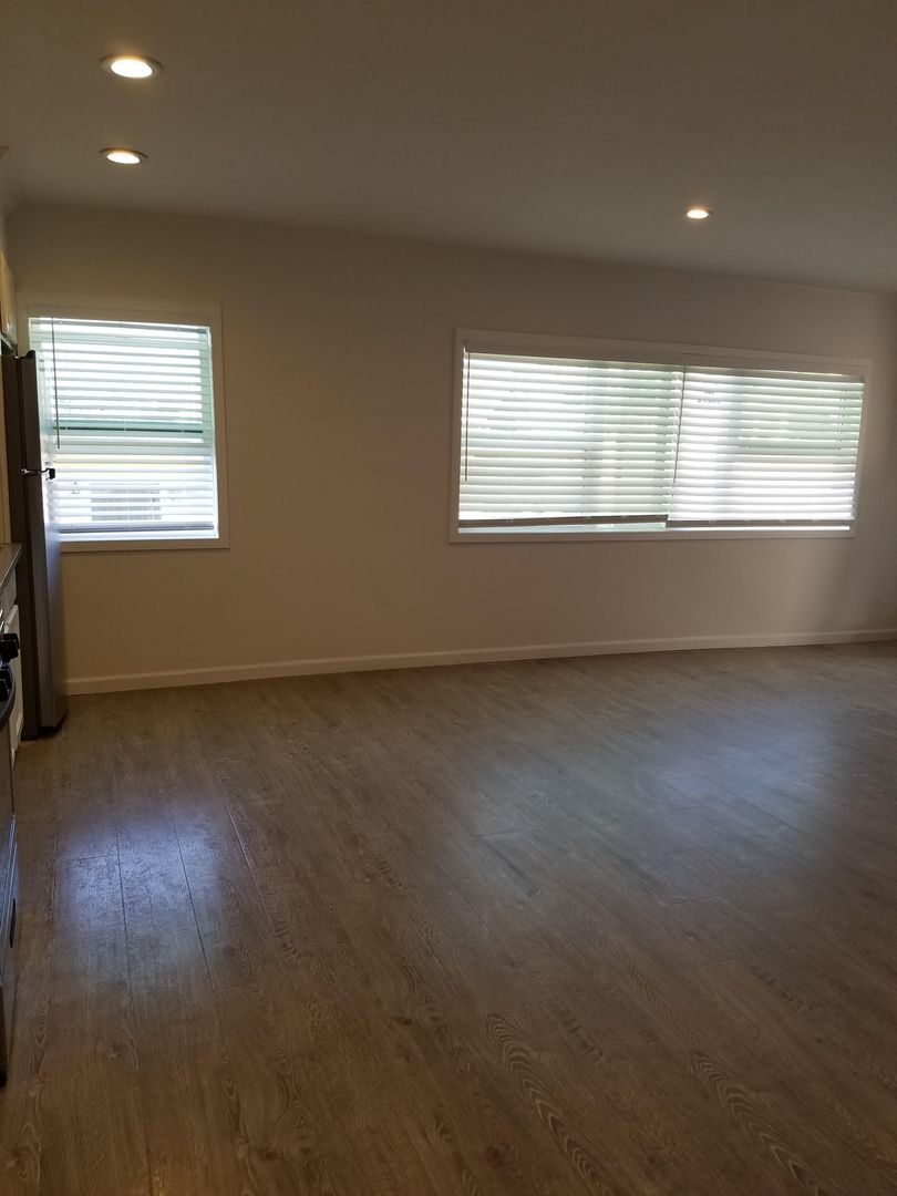 LOS ANGELES Apartment: 11601 GORHAM AVE