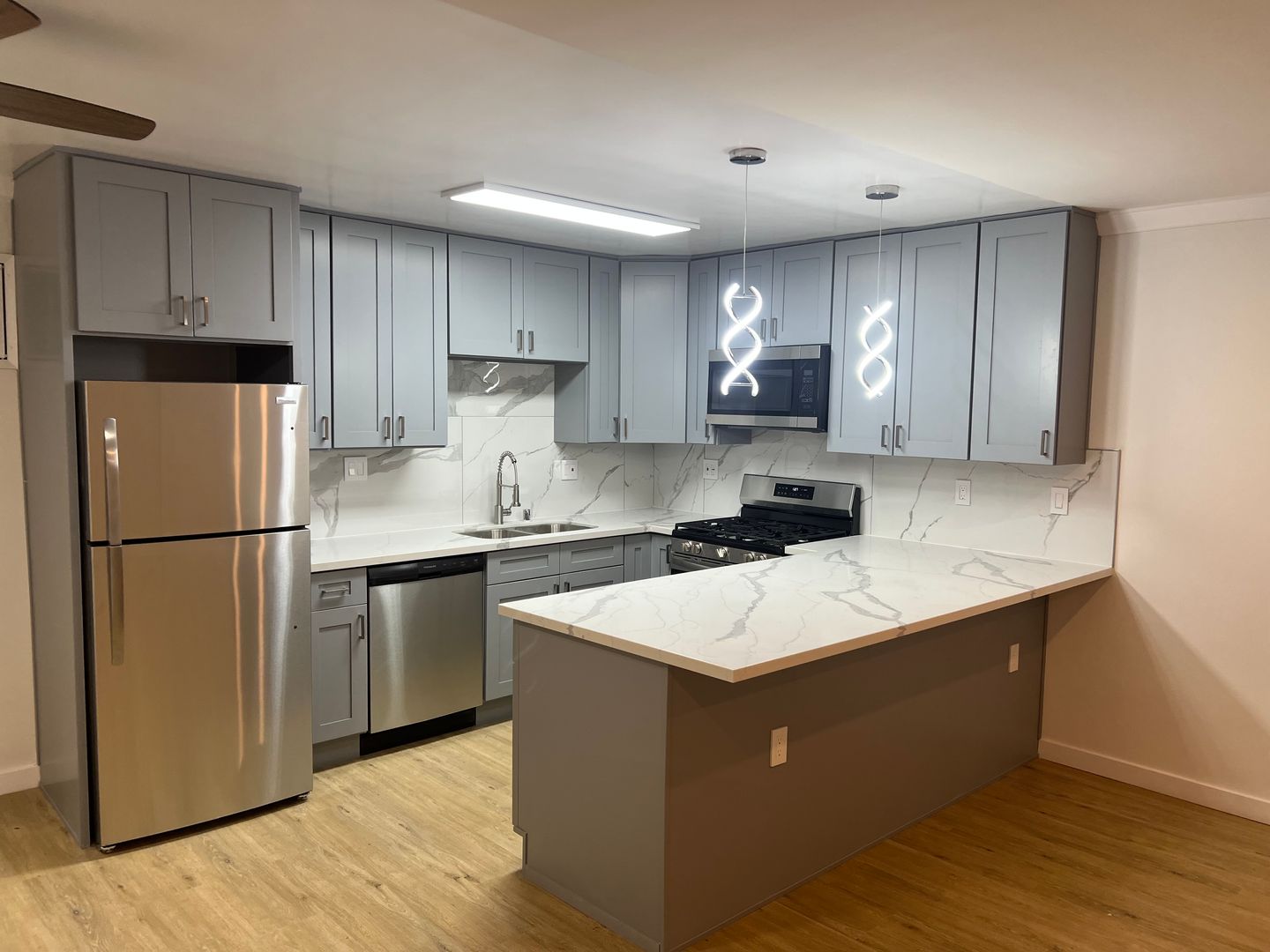 LOS ANGELES Apartment: 1946-1954 SOUTH BEDFORD STREET