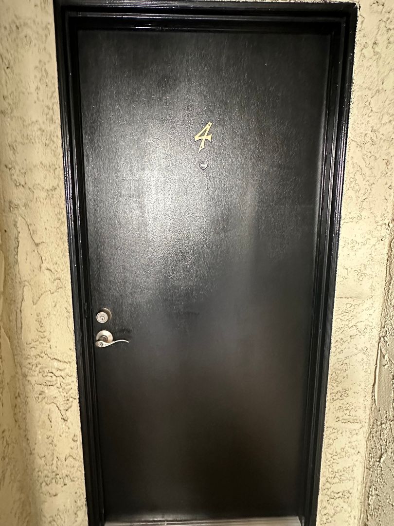 LOS ANGELES Apartment: 10949 PALMS BLVD