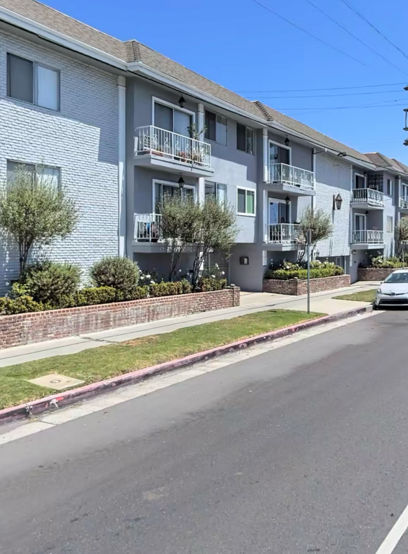 LOS ANGELES Apartment: 11007-11011 PALMS BLVD