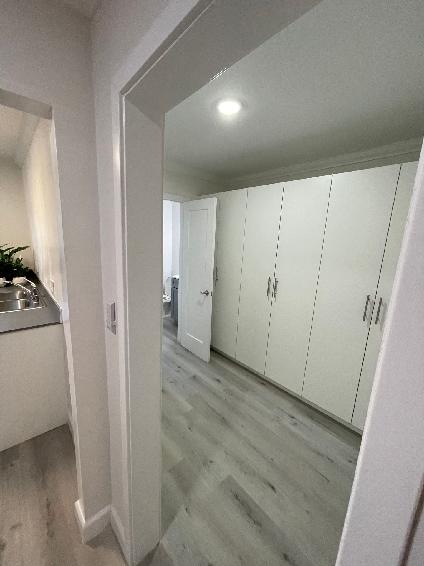 Los Angeles Apartment: 10751 Rose Ave.
