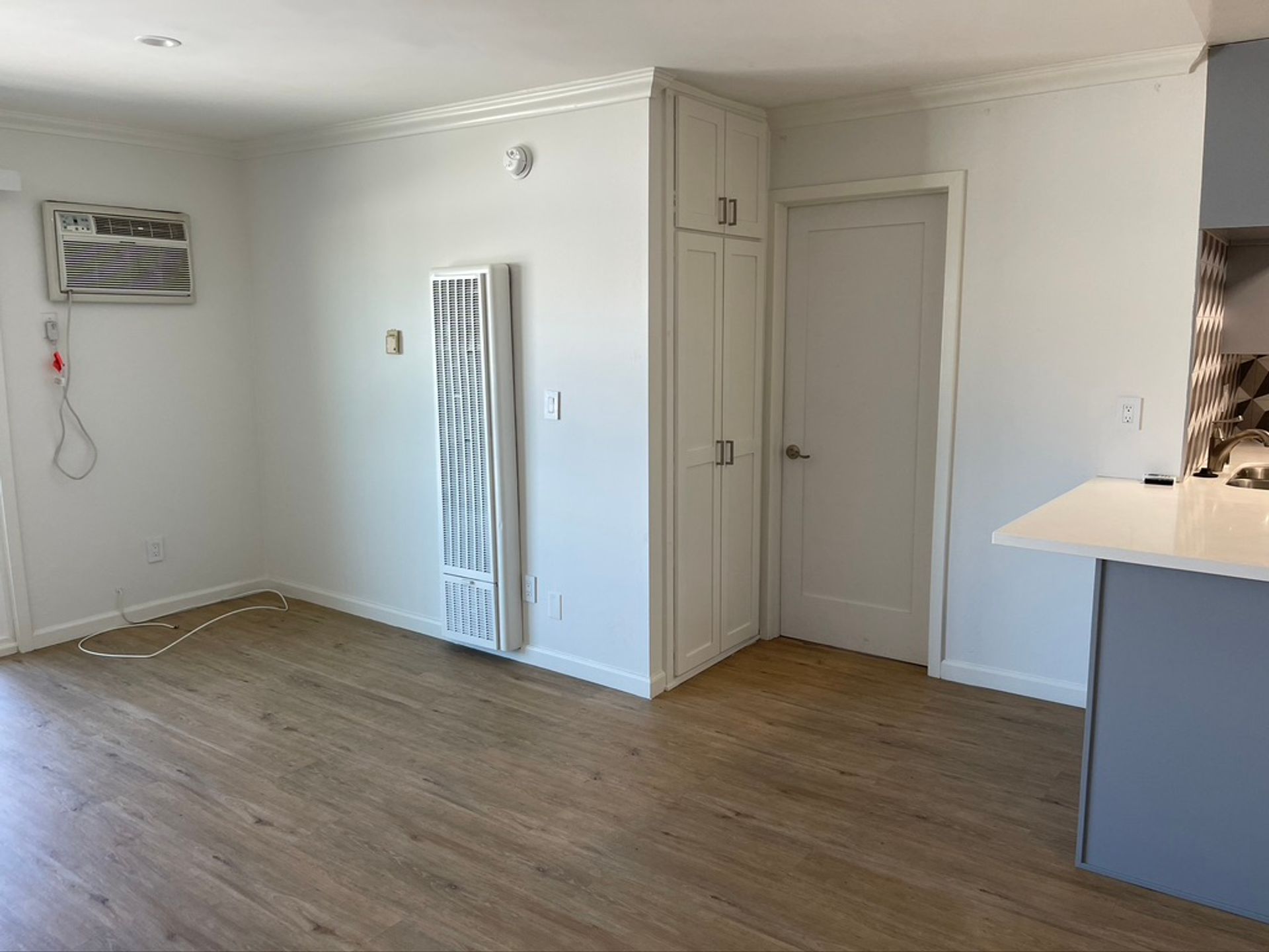 LOS ANGELES Apartment: 3750 JASMINE AVE