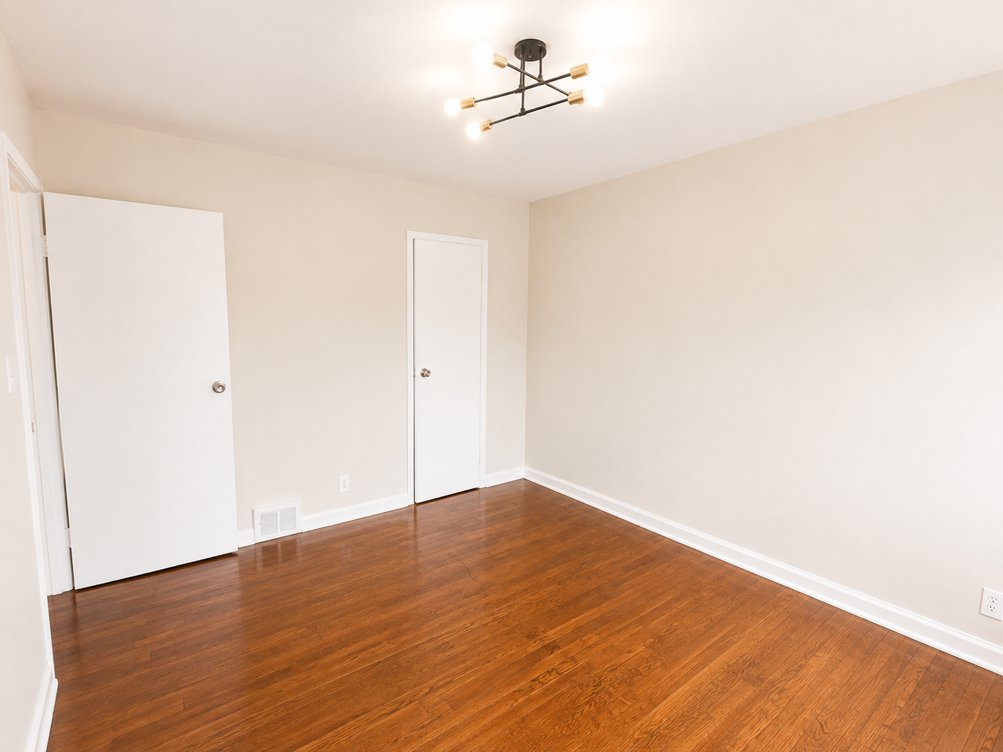 Detroit Luxury Living Apartments 7 of 8