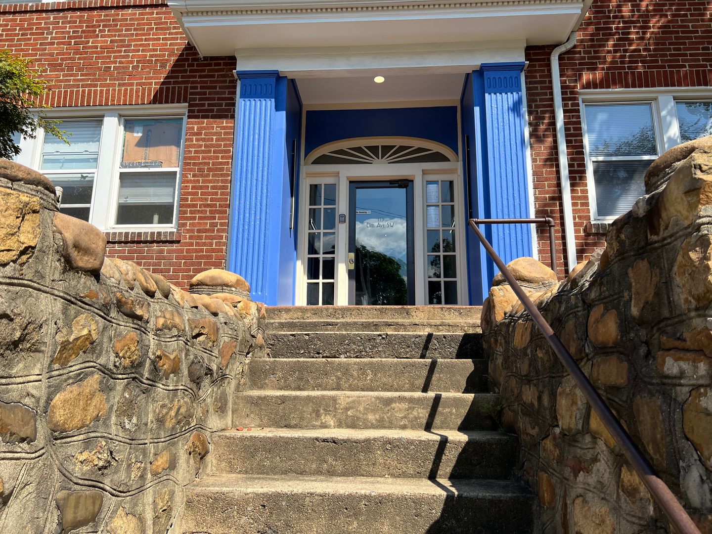 Roanoke Apartment: 115 Elm Ave.