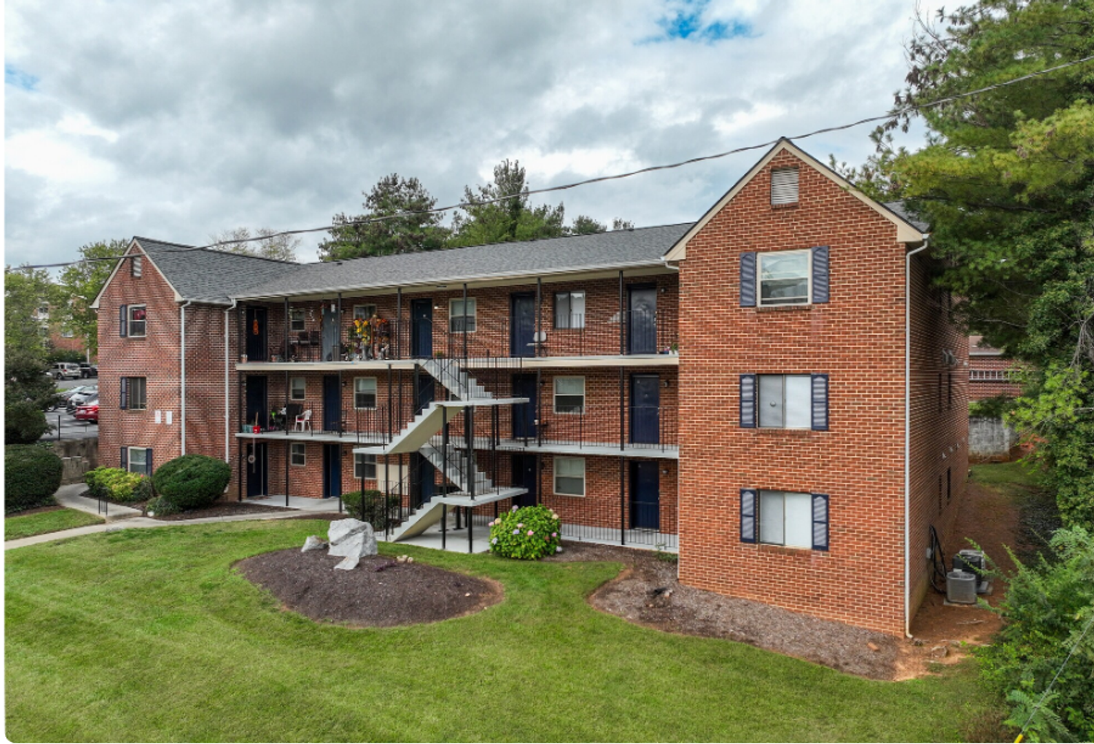 Roanoke Apartment: 717 Sterling Rd. SW