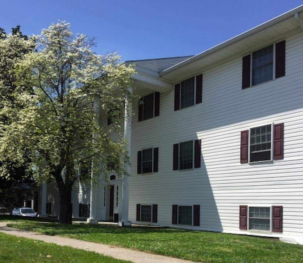 Vinton Apartment: 840 and 826 Hardy Rd.