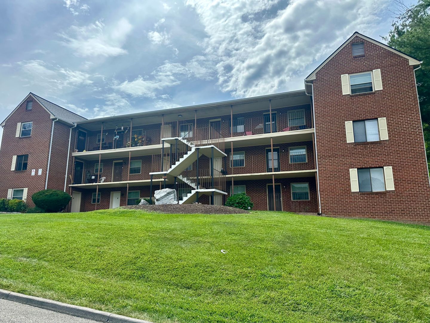Roanoke Apartment: 717 Sterling Rd. SW