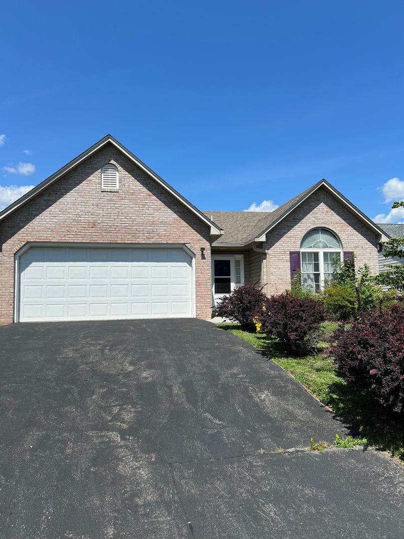 Roanoke House: 6815 Cee St