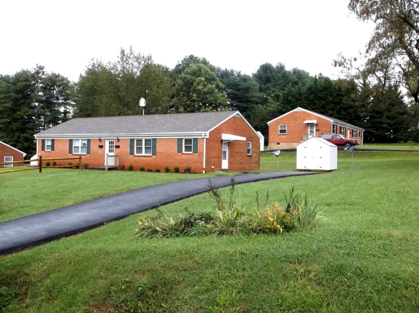 Bedford Apartment: 802 Jeter Street