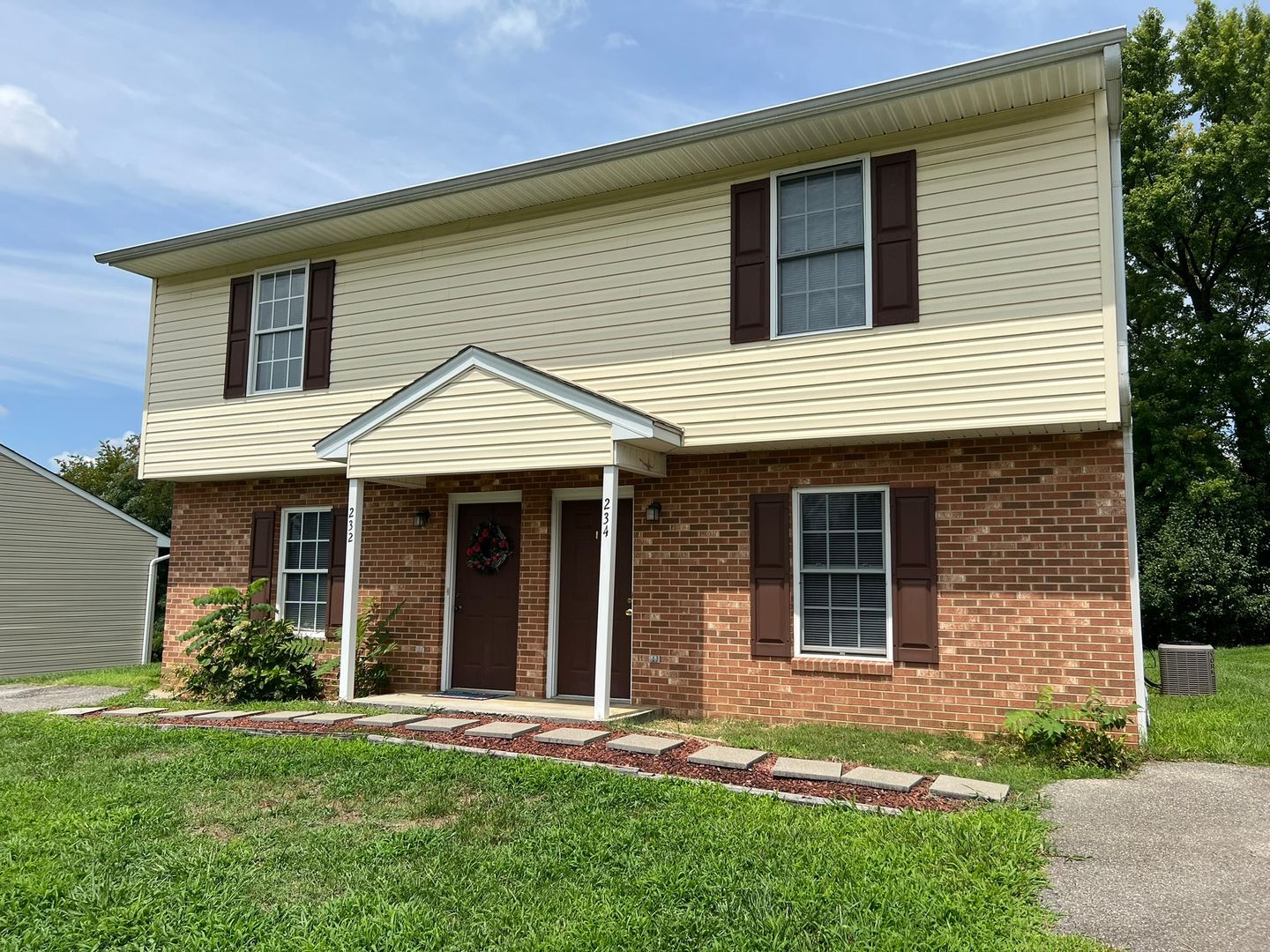 Vinton Apartment: 220-240 East Augusta Avenue