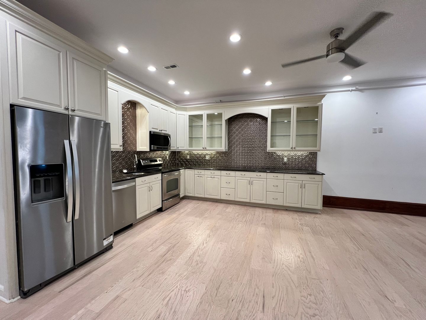 Roanoke Apartment: 22 Campbell Ave, SE