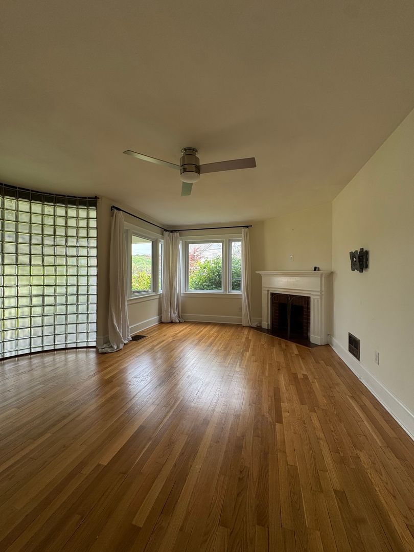 Roanoke House: 5120 Starkey Rd