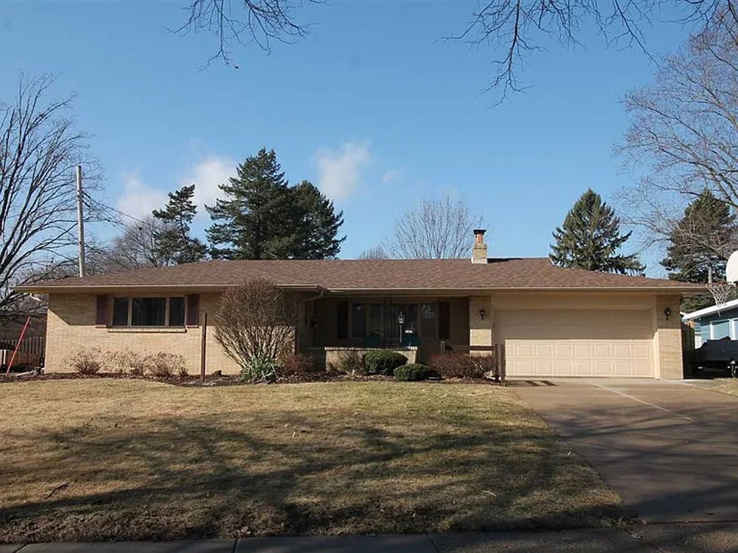 Janesville House: 1834 S. Hawthorne Park Dr.