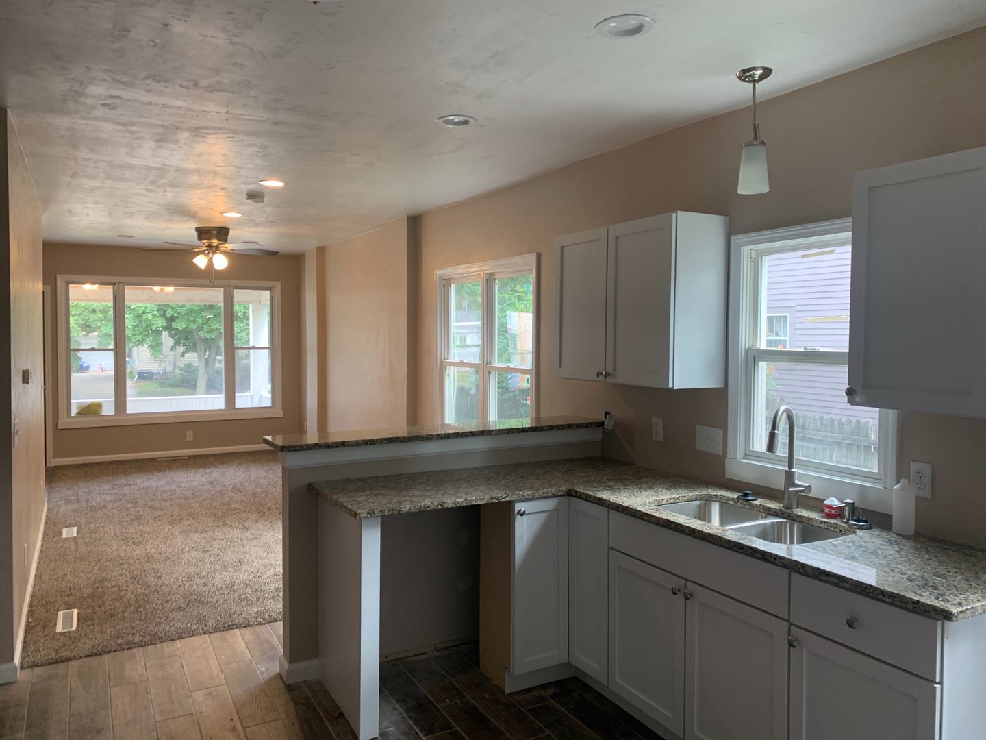 Janesville Apartment: 319 - 321 Caroline St.