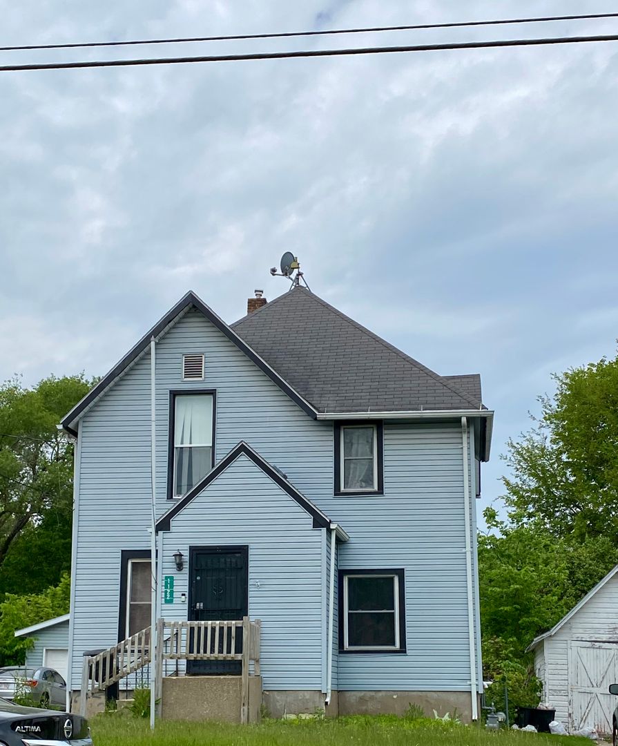 Beloit Apartment: 1122 Bluff St.