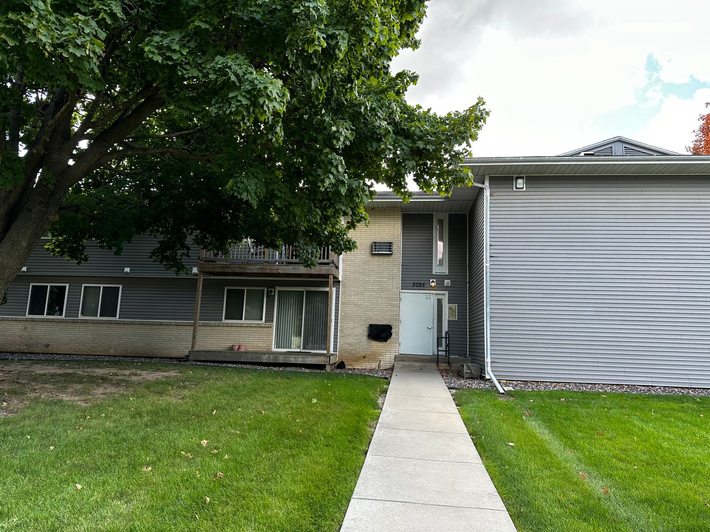 Janesville Apartment: 2025 W. Wall St.