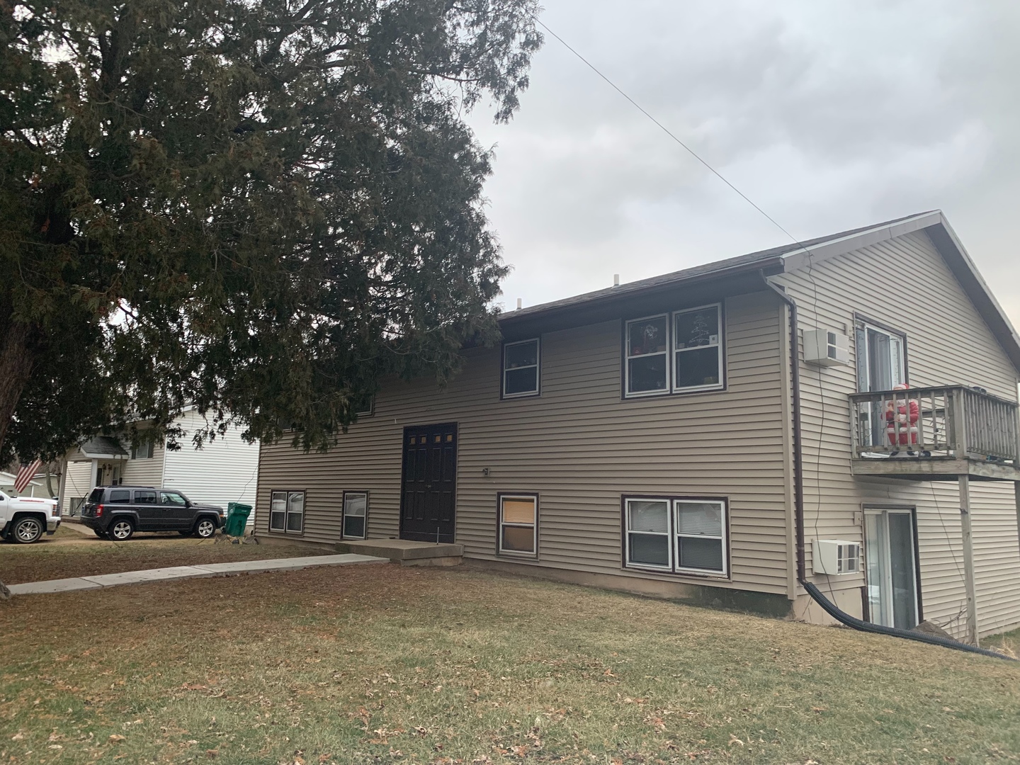 Edgerton Apartment: 1109 W. Fulton St.