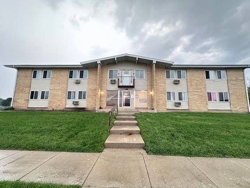 FREE SEPTEMBER RENT!!! Pet Friendly Upper EFFICIENCY w/Lake Views in Delavan – photo 1