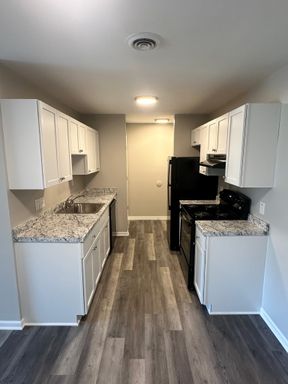 Newly Remodeled Sun Prairie 2-bedroom, 1-bath Unit – photo 1
