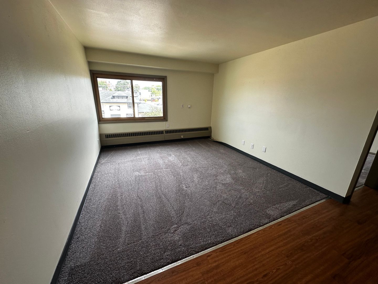 Beloit Apartment: 614 Broad St.