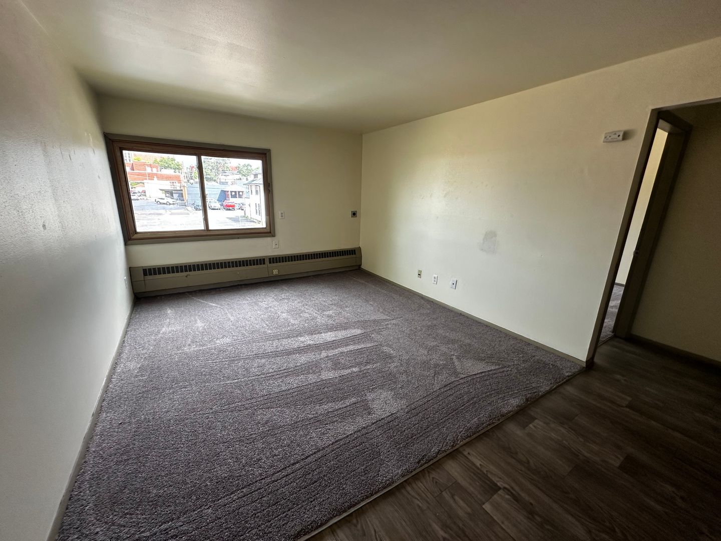 Beloit Apartment: 614 Broad St.