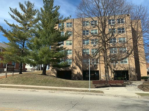 FREE AUGUST RENT!!! Spacious 1 Bedroom with ALL UTILITIES INCLUDED!
