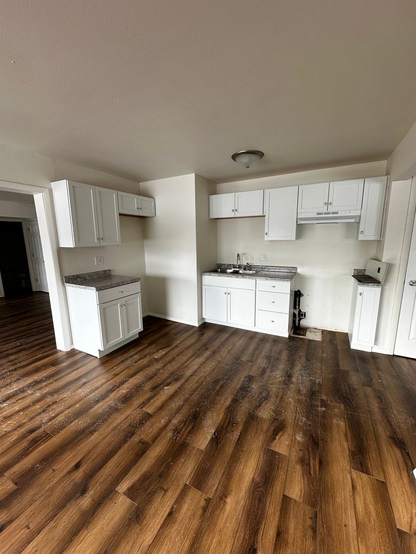 Beloit Apartment: 614 Broad St.