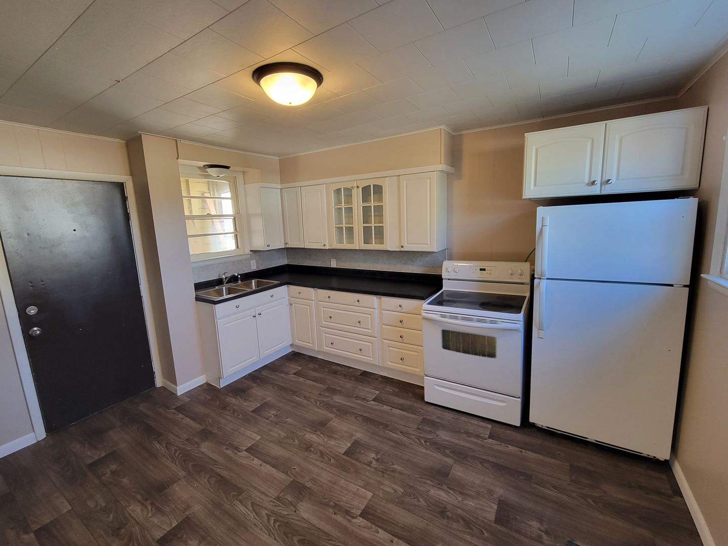 Janesville Apartment: 603 Lincoln