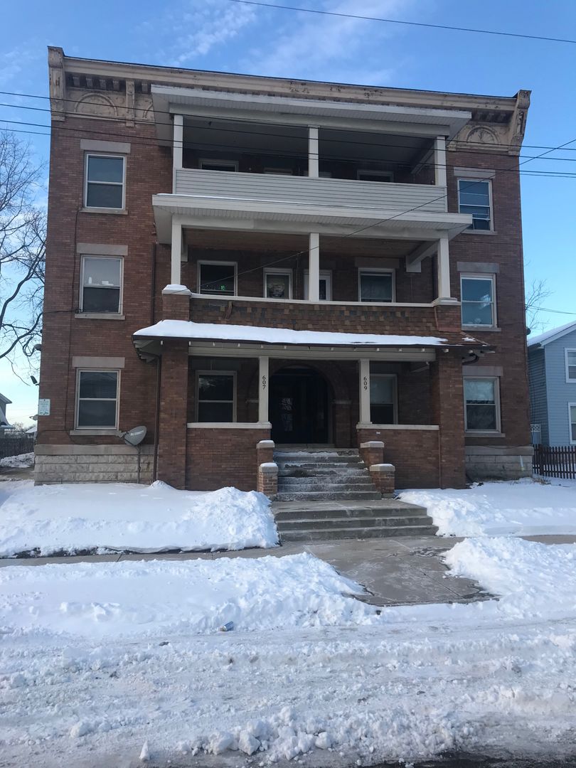Janesville Apartment: 607-609 E. Milwaukee Street