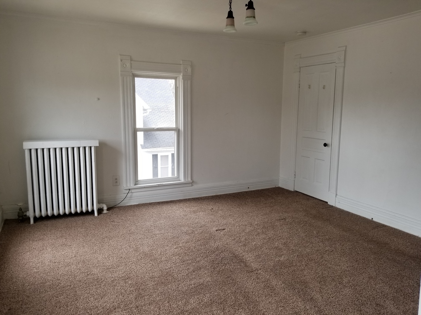 Janesville Apartment: 435 E. Centerway St.