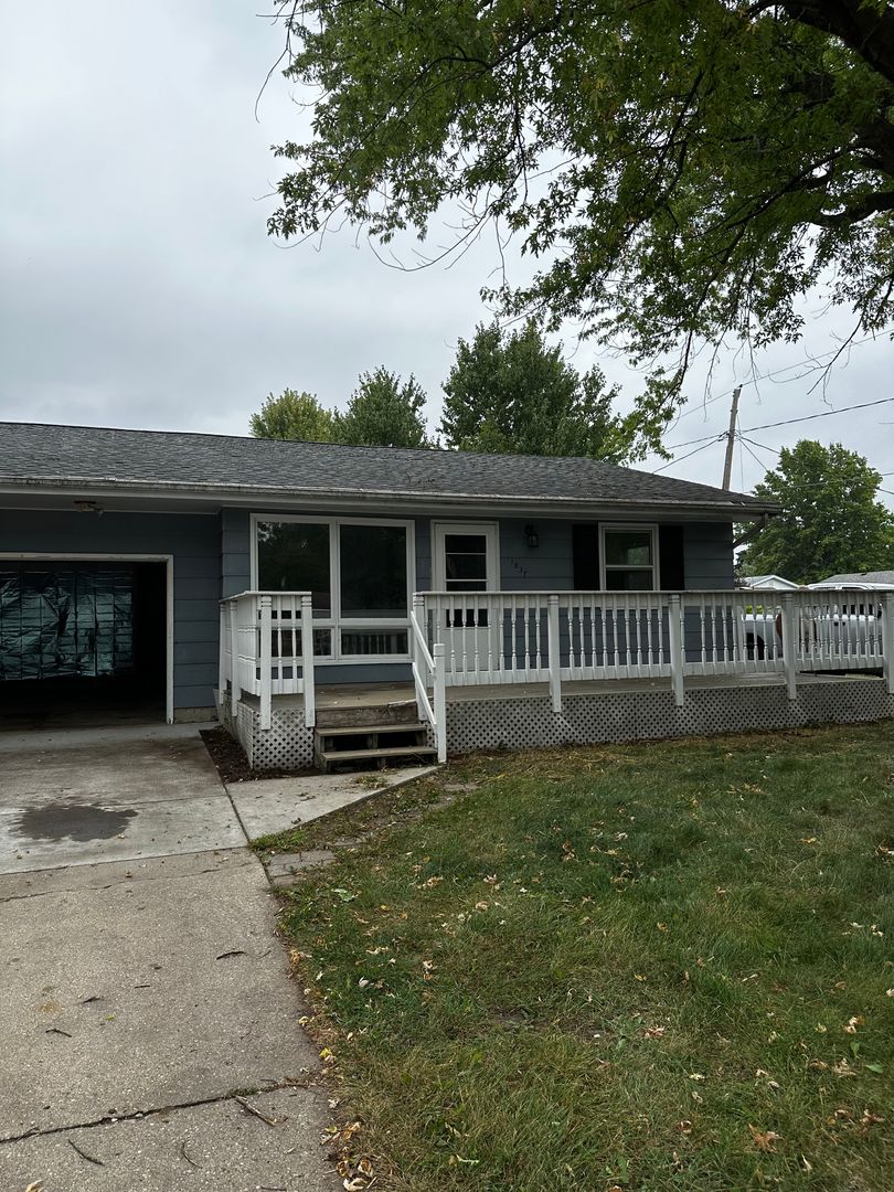 Beloit Apartment: 1835 - 1837 Post Rd.