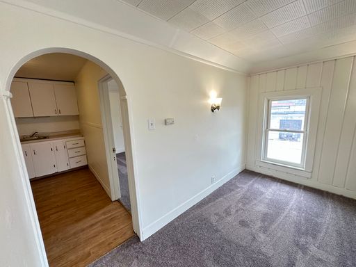 1 Bedroom Upper Unit with most Utilities! – photo 1