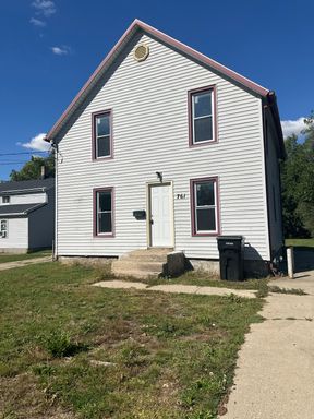 Spacious Freshly Updated Home Close to Downtown Beloit – photo 1