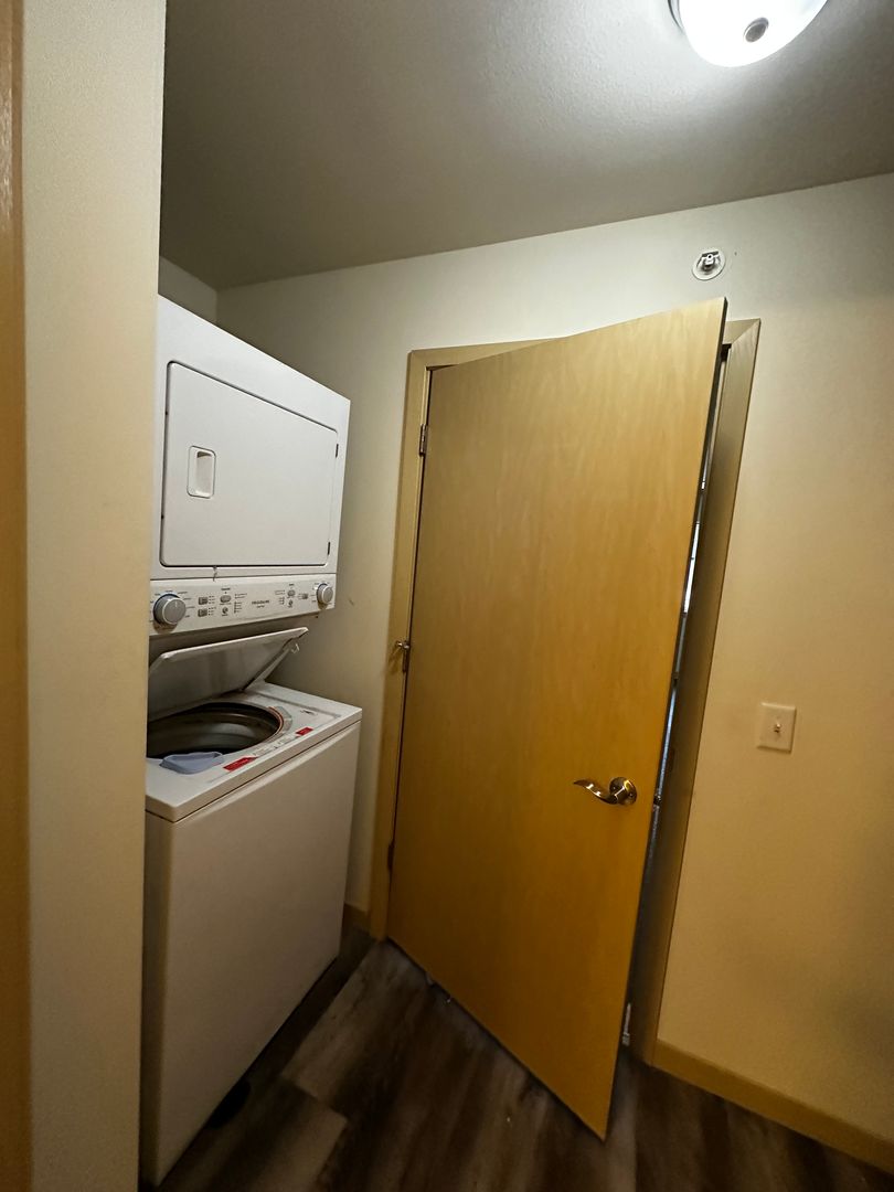 Sun Prairie Apartment: 1174 Stonewood Crossing