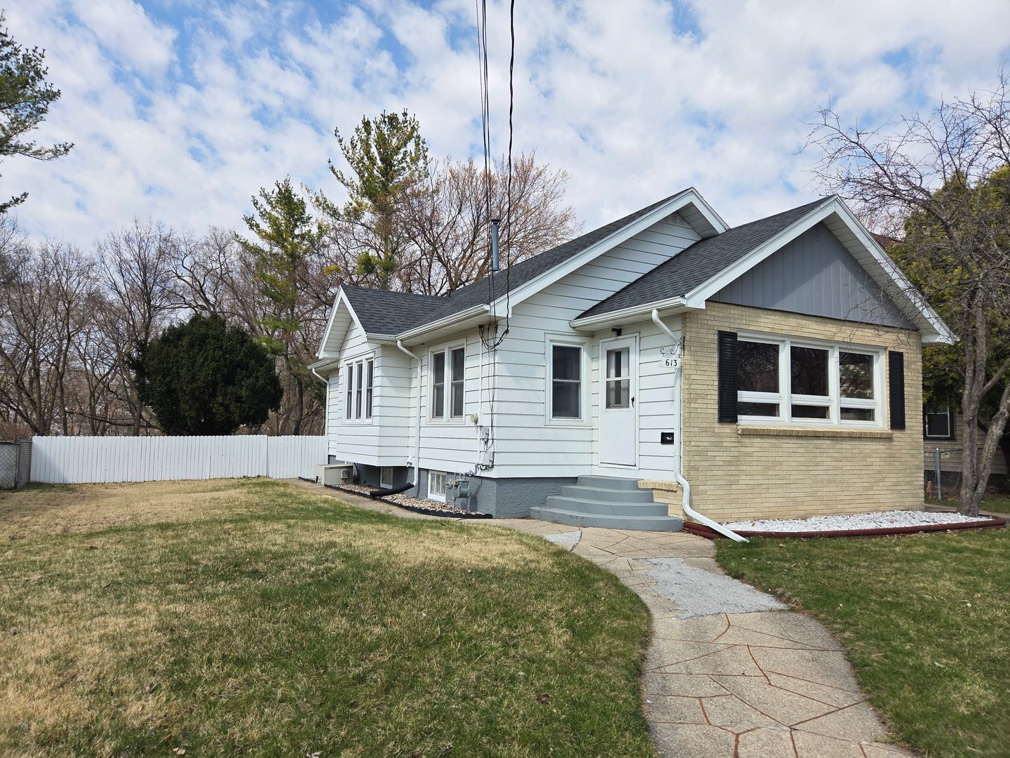 Janesville House: 613 Cornelia Street