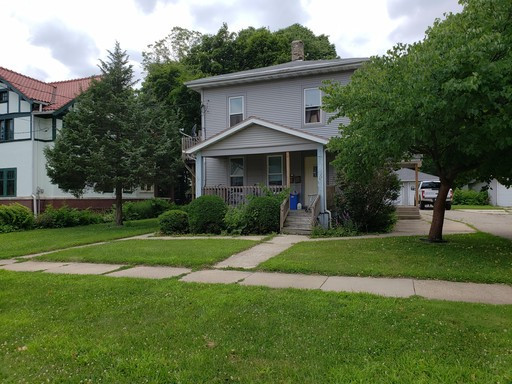 Beloit Apartment: 820 - 822 Wisconsin Ave.