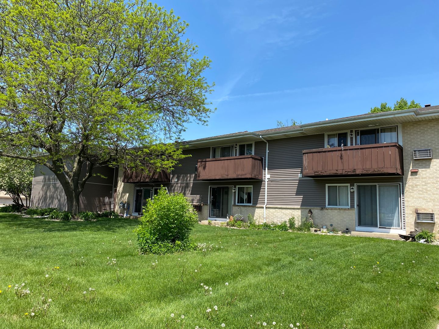 Janesville Apartment: 2111 Refset Drive