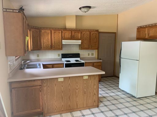 Awesome Side by Side Duplex!! – photo 1