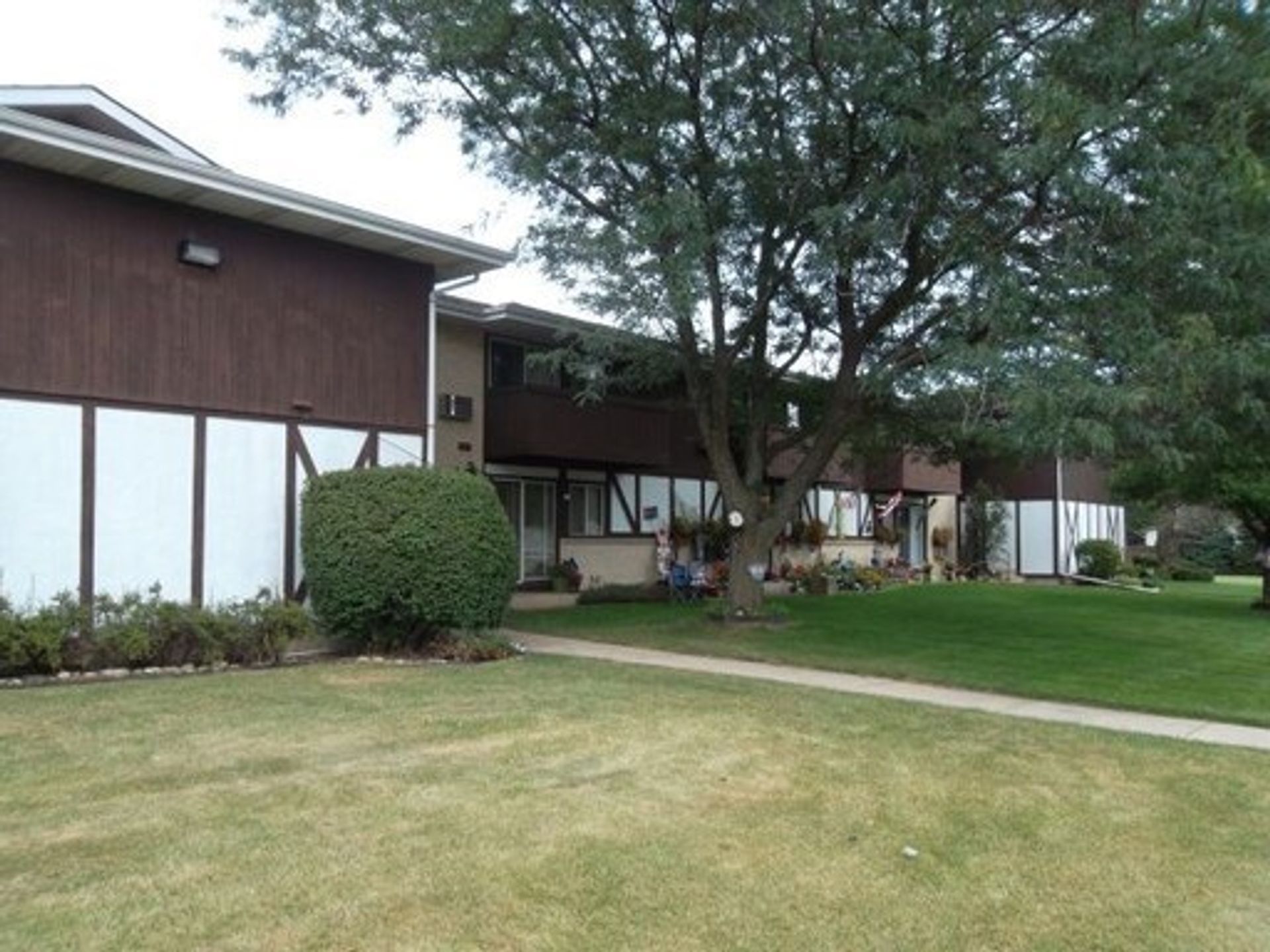 Janesville Apartment: 2111 Refset Drive