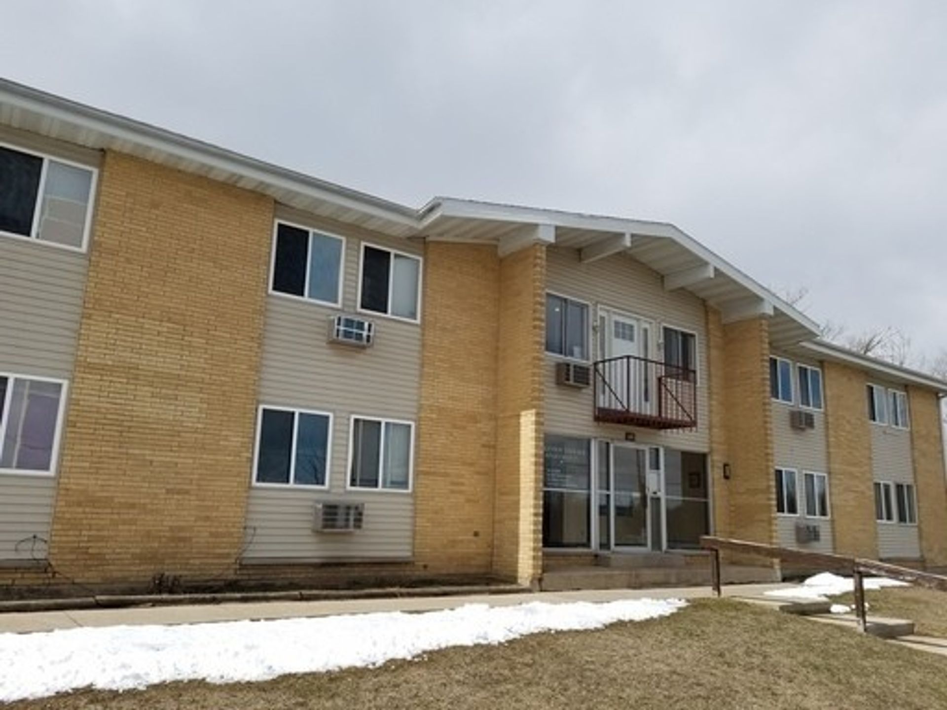Delavan Apartment: 406 N. Terrace St.