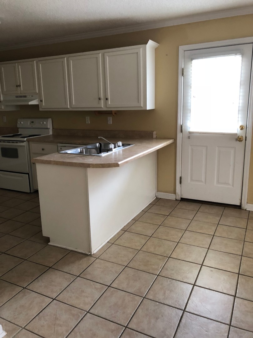 Oxford Townhome: 101 Private Rd 3089