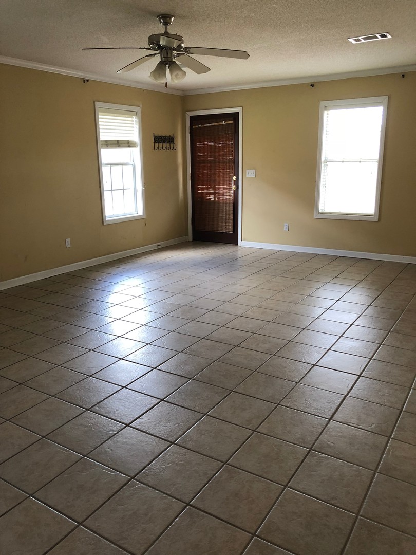 Oxford Townhome: 101 Private Rd 3089